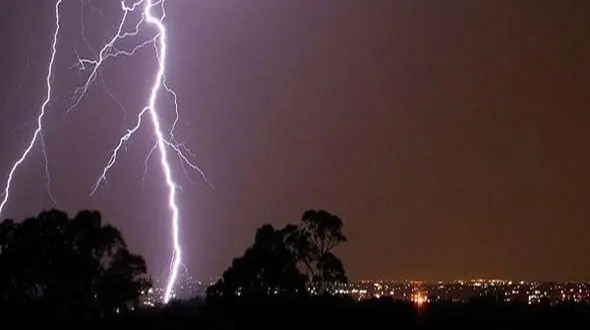 مرگ یک نوجوان بر اثر صاعقه در دهلران