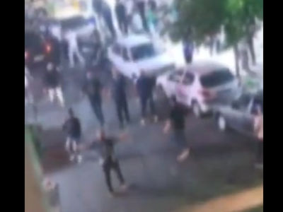 فیلم لحظه درگیری خونین بین اوباش قداره کش در خاک سفید تهران ! / تشکر شهروندان از اقدام فوری پلیس تهران !