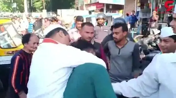 بریدن انگشت نماینده مجلس توسط جوان بیکار + فیلم