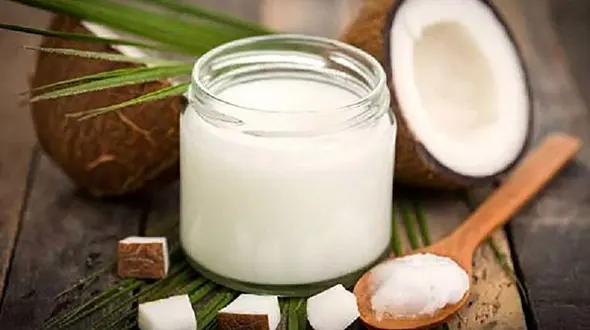 تهیه روغن نارگیل برای زیبایی مو و پوست 