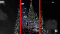 فیلم روشن شدن درخت کریسمس در بیت لحم پس از دو سال جنگ