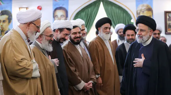 خوشبختانه همه شاخصه‌های تورم کاهشی است / دولت همواره حوزه‌های علمیه را همراه و پشتیبان خود می‌داند