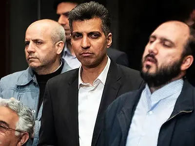 تصادف شدید خودروی علی فروغی مدیر شبکه ۳ سیما در آزادراه اصفهان - نطنز + عکس صحنه تصادف در نیمه شب