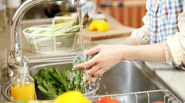 چه مواد خوراکی را نباید شست؟