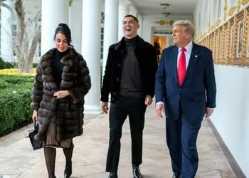 فیلم دیده نشده از رقص محلی رونالدو در کنار ترامپ و بن سلمان وسط کاخ سفید با عصا / ماشالا چه میکنن این سه حریف