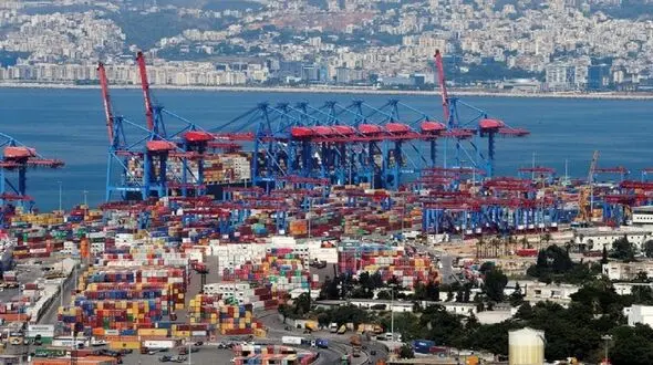 آتش سوزی گسترده در نزدیکی بندر بیروت
