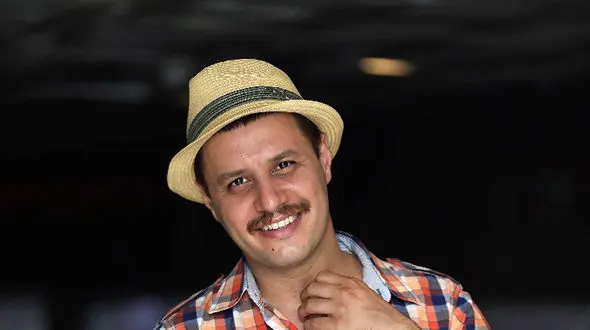 جواد عزتی سر صحنه فیلمبرداری غش کرد / 9 روز او تحت درمان بود