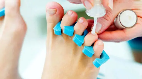 رنگ لاک ناخن هایتان را با صندل تان ست کنید +عکس