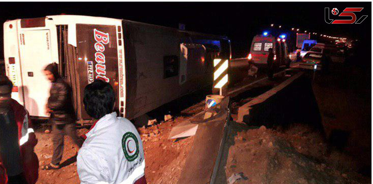 اولین عکس از اتوبوس واژگون شده در کرمان +  جزئیات تلفات 