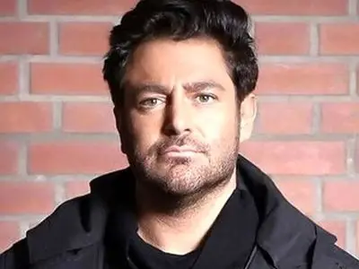 آواز مشهورا؛ محمدرضا گلزار یک کنسرت خوب داشته باشه اونم همین اجراست 