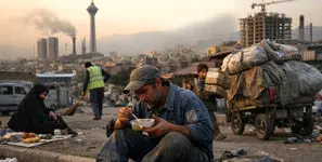 کشوری با شاغلان فقیر/  اشتغال بدون قدرت خرید؛ معضل جدید کارگران ایرانی / خط قرمز دولت ترک خورده است