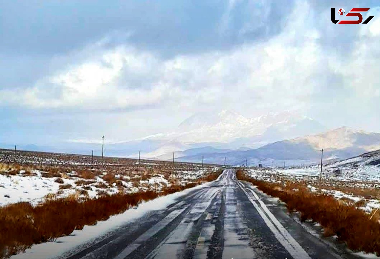 جاده های استان یزد برف روبی شدند