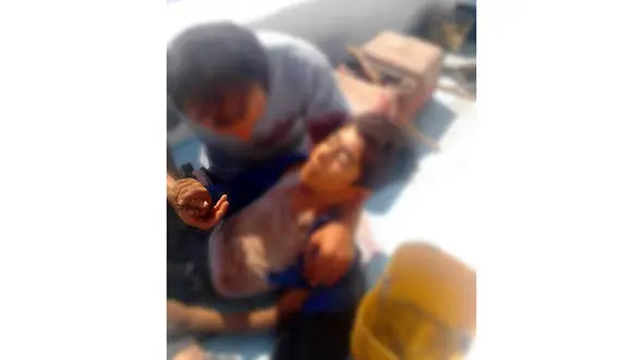 عکس تلخ / پسر 15 ساله خوزستانی در آغوش پدر جان باخت / سرنوشتی که اشک همه را در می آورد