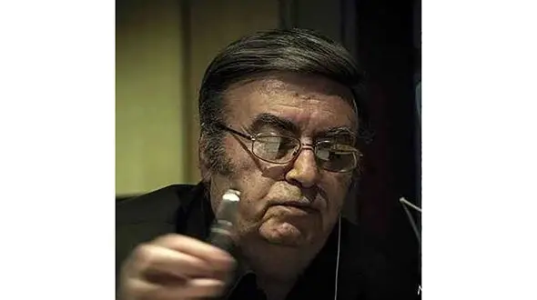 ناصر طهماسب در حال دوبله فیلم سینمایی / فیلم