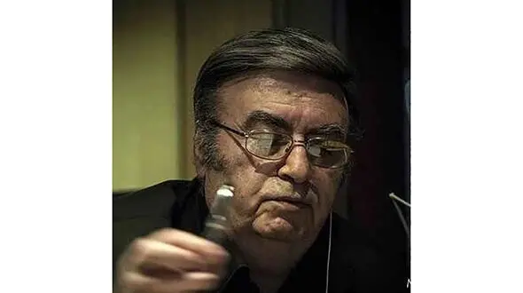 ناصر طهماسب در حال دوبله فیلم سینمایی / فیلم