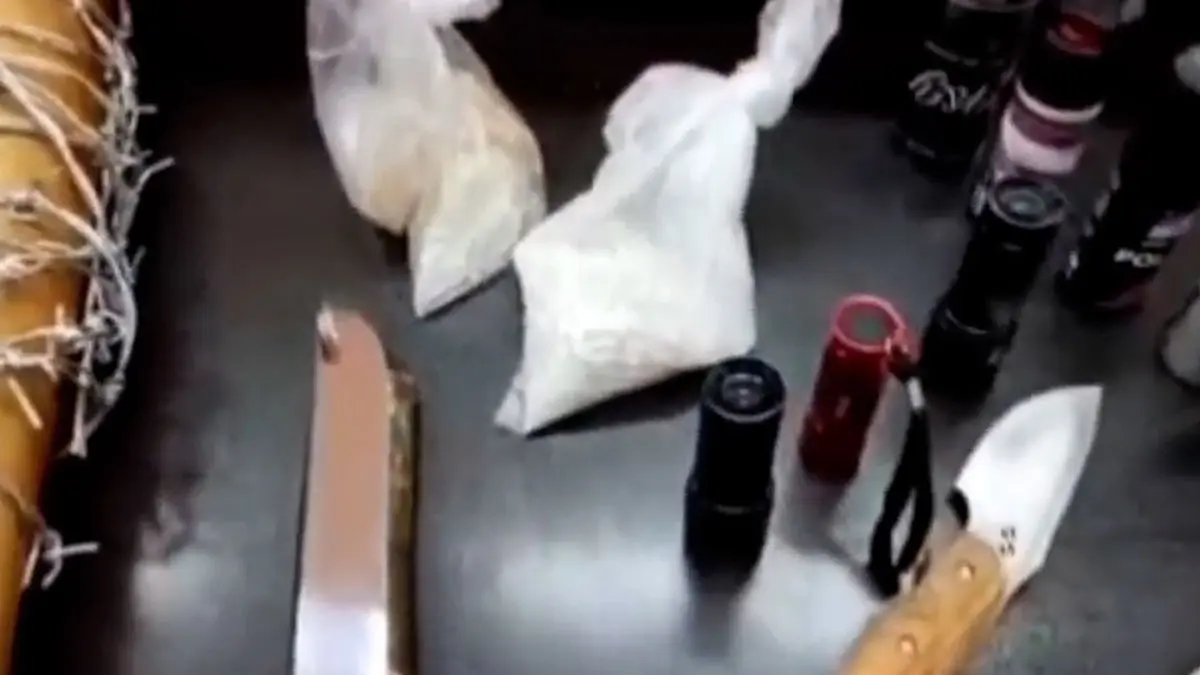 از گرز خاردار تا چراغ قوه های شوکردار ، سلاح و ابزارهای عجیب تروریست ها در شاهرود