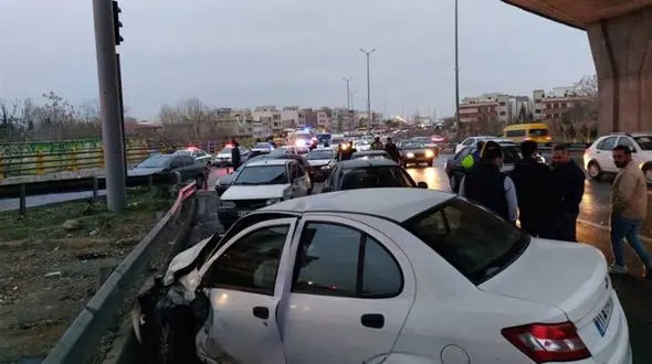  تصادف زنجیره‌ای در اتوبان قزوین ـ زنجان 10 مصدوم برجا گذاشت 