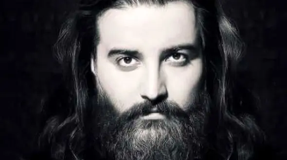 دانلود آهنگ باشکوه مهدی دارابی به نام خیابونای خالی / این خیابونای خالی منتظرن تو کجایی ... منو دورم کن از این شهر که ازش خاطره داری