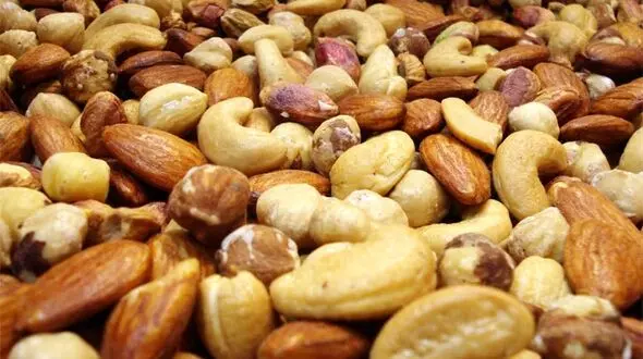 ماموران شهرداری شیراز آجیل ها را ریختند یا دستفروش ؟ + فیلم