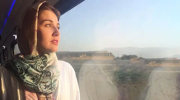 فرانسوی حرف زدن خانم بازیگر ایرانی در تلویزیون !  + فیلم گلوریا هاردی !