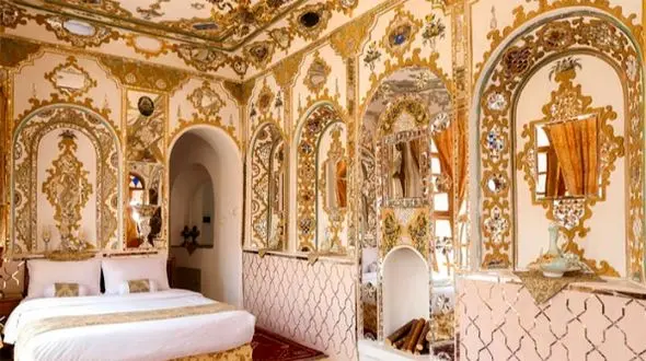 فیلم  / این دکوراسیون زیباترین اتاق عروس ایرانه /  قطعا چشمهای هر بینده‌ با دیدن اینهمه زیبایی برق میزنه .../ از نورپردازی و فرش اصیل ایرانی تا طاق های قوس دار ...