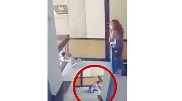 لحظات دلهره آور نجات کودک توسط مادرش در آخرین لحظات / فیلمی که بارها دیده شد+ تصویر