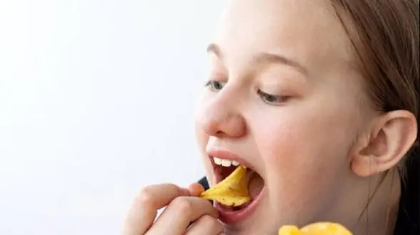 تاثیر تغذیه بر قاعدگی زودرس دختربچه‌ها: حقایقی که باید بدانید