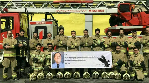 ادای احترام آتش نشانان تهرانی به آتش نشان فداکار نیویورکی + عکس 