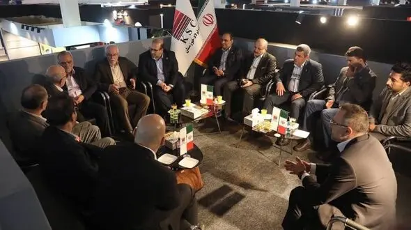بازدید معاون اقتصادی و سازندگی سپاه از غرفه فولاد خوزستان در نمایشگاه ایران اکسپو