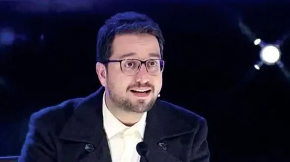 بشیر حسینی: خواستگاری چهارده تا دختر مختلف رفتم، همشون بهم گفتن نه / خداروشکر خانمم چهاردهمی بود!