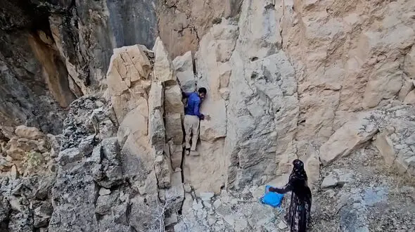 فیلم هولناک ریزش کوه حین کوهنوردی یک مرد