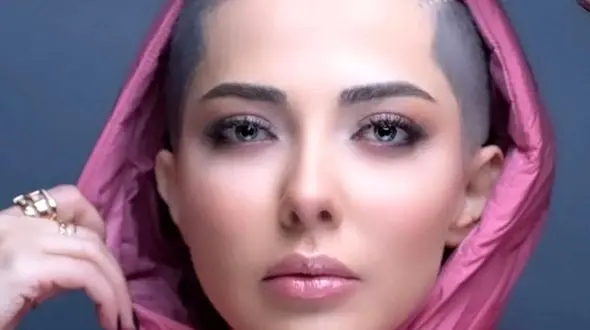 فیلم / حرف‌‎های غیرمنتظره لیلا اوتادی :   18 سال است در سبک معین و هایده آواز می خوانم ! / امیدوارم یک روز با مجوز در ایران آواز بخوانم ! 