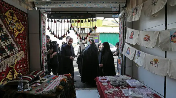 افتتاح نخستین غرفه های فروش محصولات زنان سرپرست خانوار در میادین میوه و تره‌بار