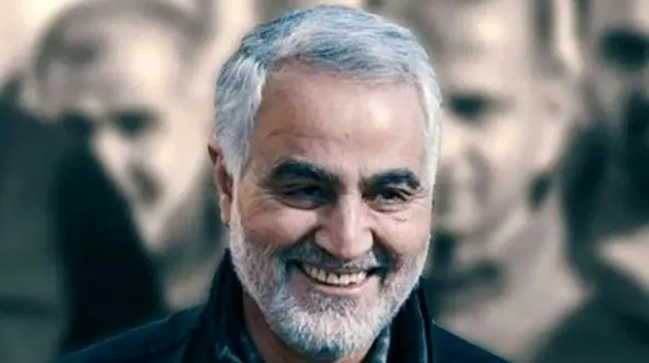 عکس  سفر در زمان /  «سردار سلیمانی» در حال بازی کردن با سه نوه اش /  دهه 90