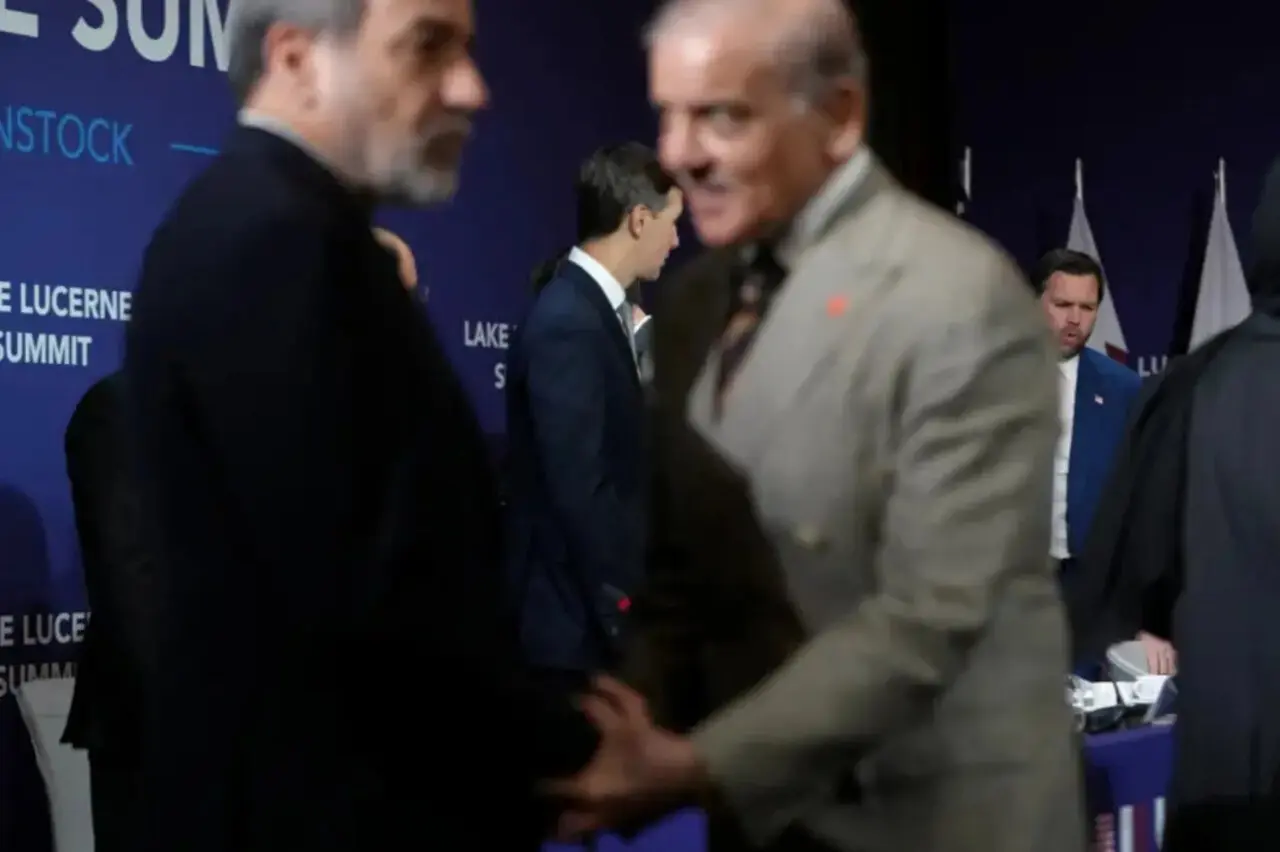 گزارش گاردین از تحولات دیپلماتیک ایران و آمریکا؛ تهران از پیش شرط های خود عقب نشینی نکرد