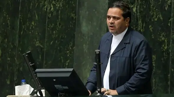 چیز‌های عجیب و غریبی در مجلس باب می‌شود/ برای استیضاح وزیر بهداشت ۵۶ امضا جمع شده است