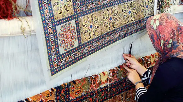 مبارزه زنان با کرونا با کوبیدن دستوک بر دارها / دولت بیمه قالی بافان را برقرار کند + فیلم