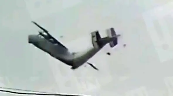 فیلم دو نیم شدن هواپیمای آنتونوف روسی قبل از سقوط