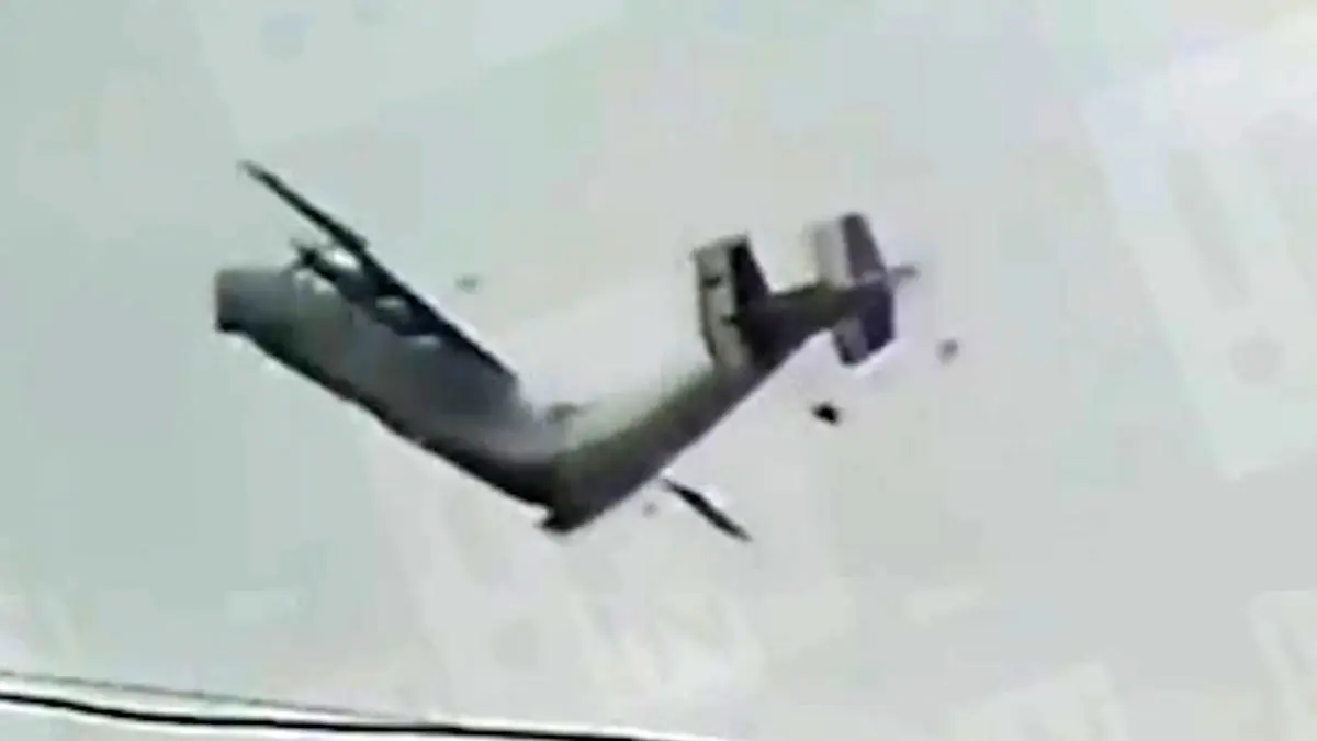 فیلم دو نیم شدن هواپیمای آنتونوف روسی قبل از سقوط