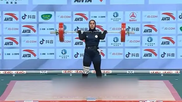 زن ایرانی رکورد وزنه‌برداری را شکست + فیلم 