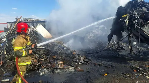 جزئیات آتش سوزی ظهر امروز در جنوب تهران از زبان سخنگوی سازمان آتش نشانی + فیلم و عکس ها