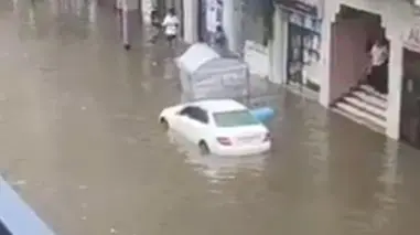 بحران آبگرفتگی در امارات؛ تصاویر نگران‌کننده از خیابان‌های اصلی + فیلم