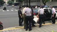 حمله با شمشیر سامورایی به یکی از نیرو‌های امنیتی مقر دولت تایوان + عکس