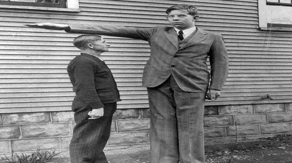 بلندقدترین مرد جهان + عکس