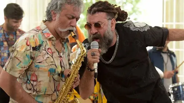 تصویری از علی انصاریان و محمدرضا هدایتی در فیلم «هولیا»