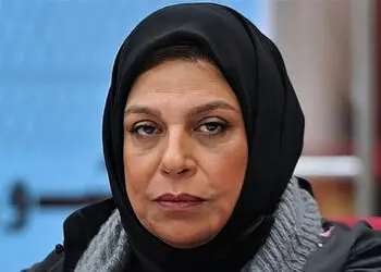 سفر در زمان/ عکس قدیمی «گوهر خیراندیش» در کنار همسرش جمشید اسماعیل خانی سال 63 