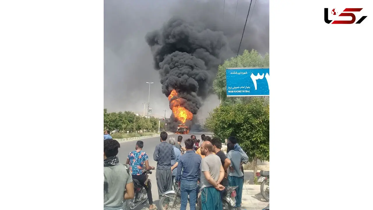 آتش سوزی مخزن سوخت کامیون / خطر انفجار مرگبار در یک قدمی مردم فسا + عکس