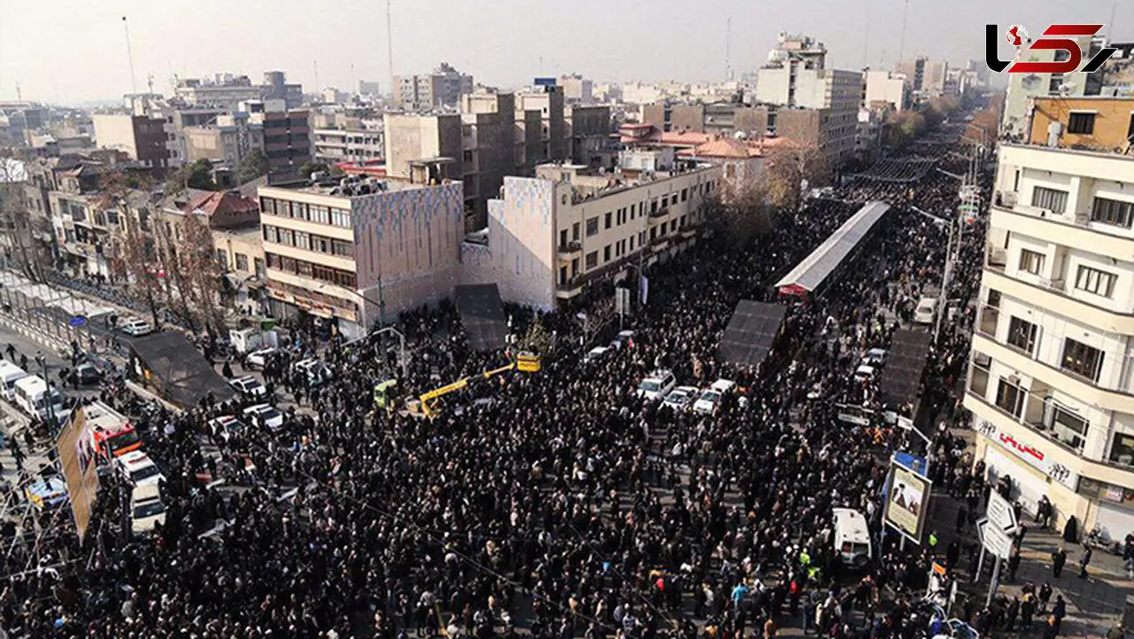 نمایی هوایی از سیل جمعیت بدرقه کننده در پایان مراسم تشییع آیت الله هاشمی رفسنجانی در دانشگاه تهران+فیلم