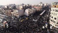 نمایی هوایی از سیل جمعیت بدرقه کننده در پایان مراسم تشییع آیت الله هاشمی رفسنجانی در دانشگاه تهران+فیلم