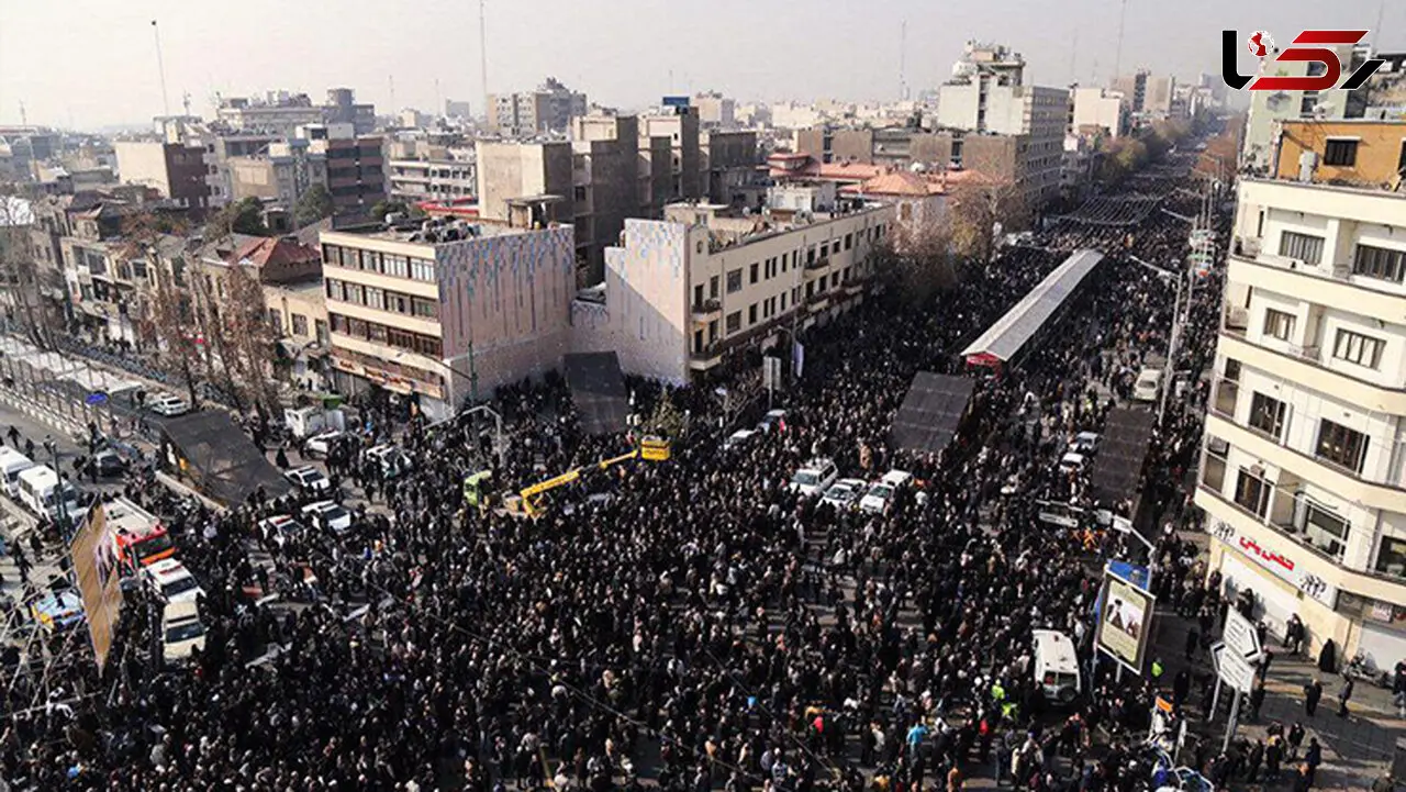 نمایی هوایی از سیل جمعیت بدرقه کننده در پایان مراسم تشییع آیت الله هاشمی رفسنجانی در دانشگاه تهران+فیلم